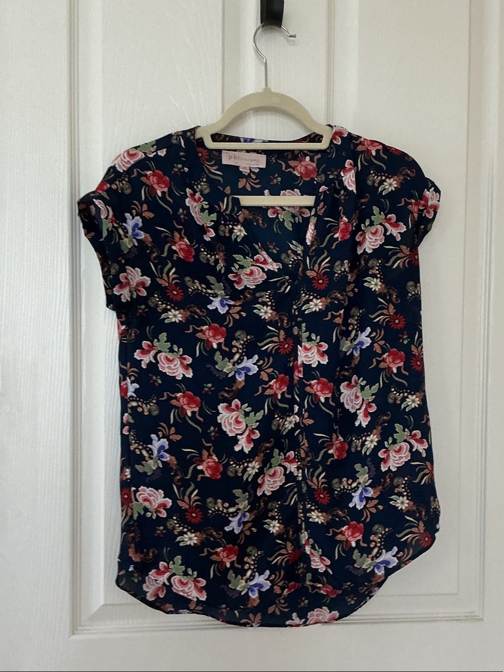 Philosophy Navy Floral Button-Front Cap-Sleeve Blouse with Pink Roses